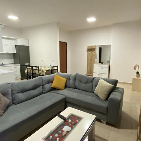 Ona'S Apartments Lushnje Luaran gambar