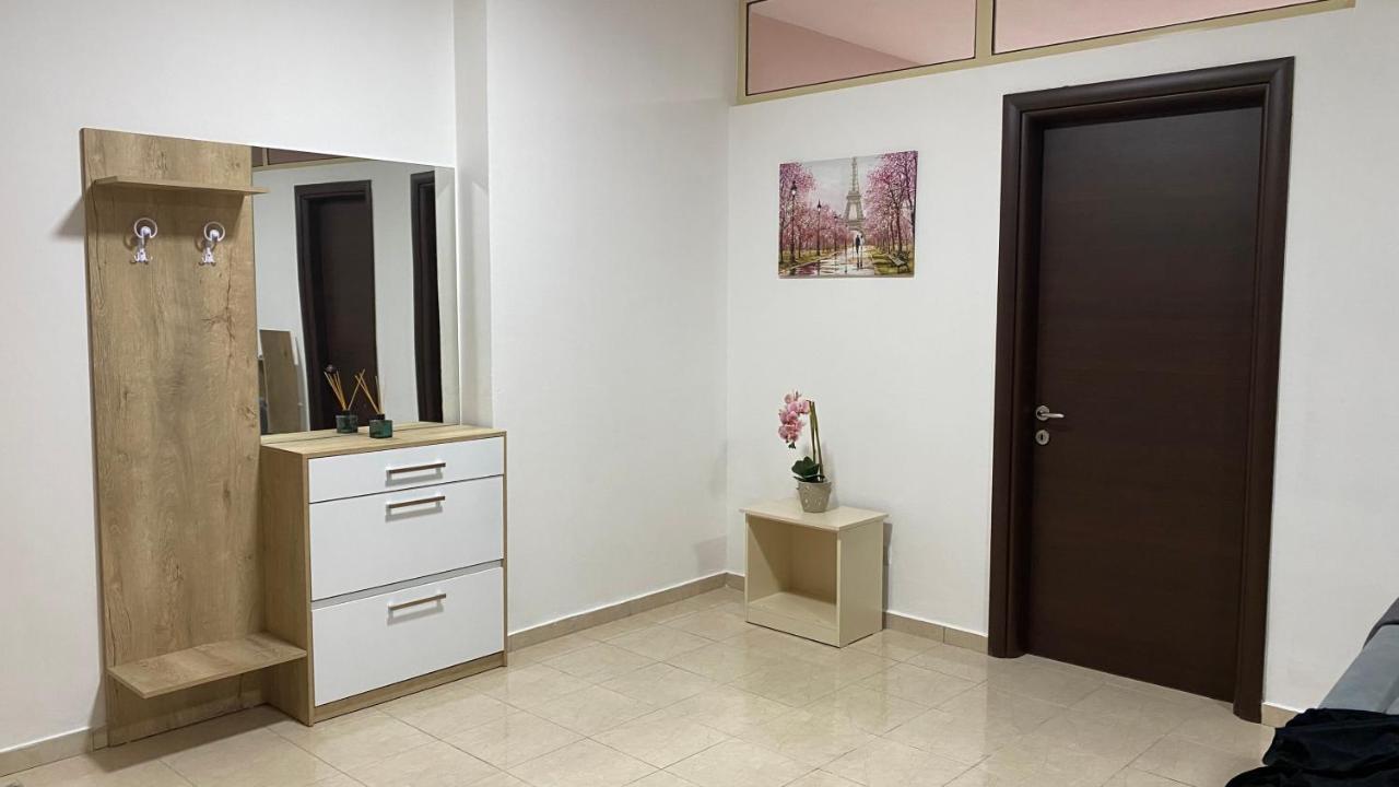 Ona'S Apartments Lushnje Luaran gambar