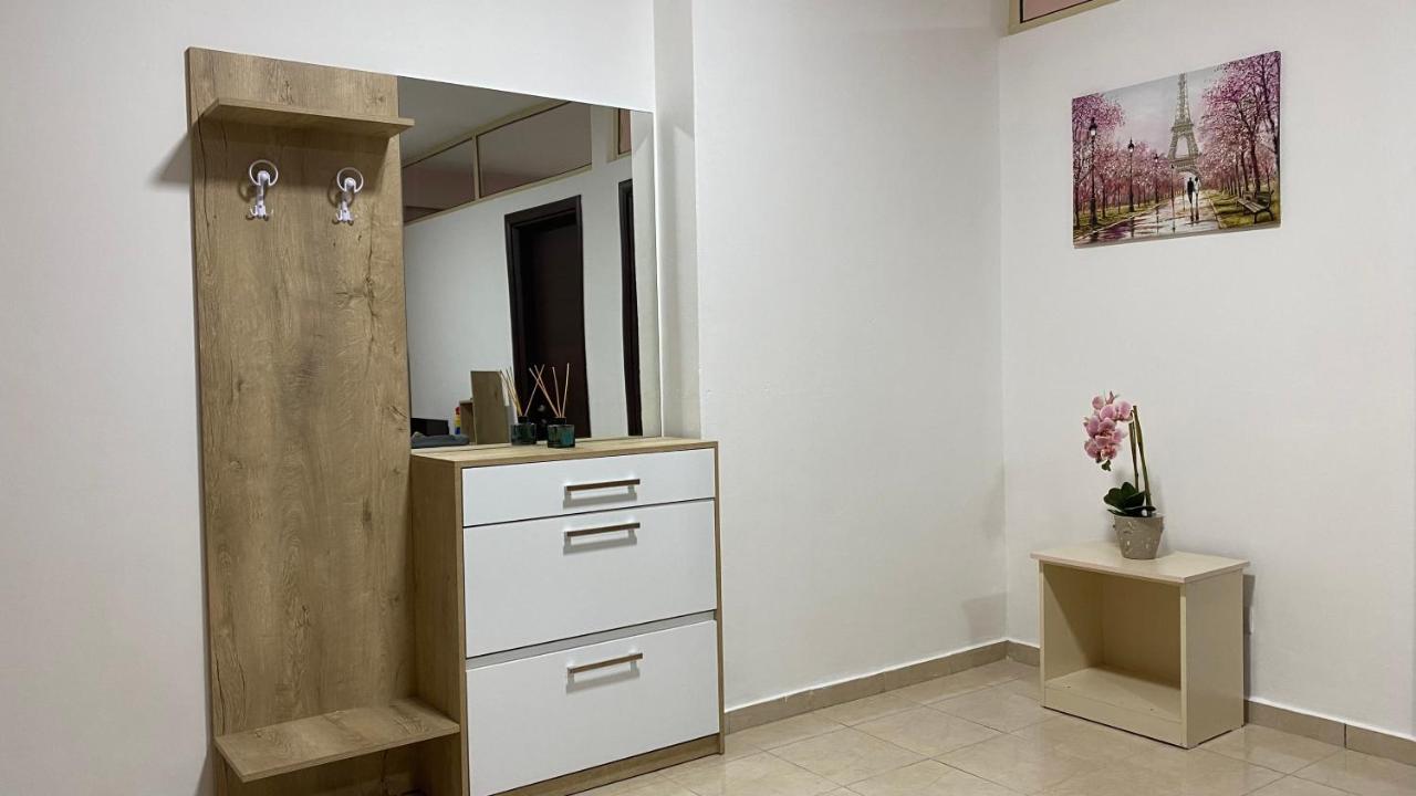 Ona'S Apartments Lushnje Luaran gambar