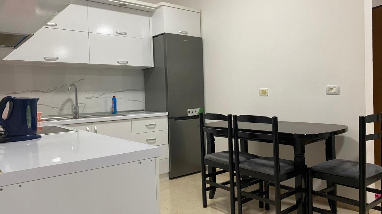 Ona'S Apartments Lushnje Luaran gambar