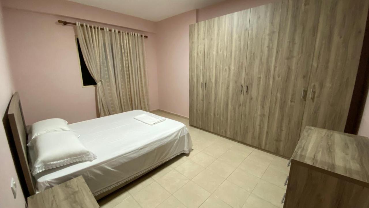 Ona'S Apartments Lushnje Luaran gambar