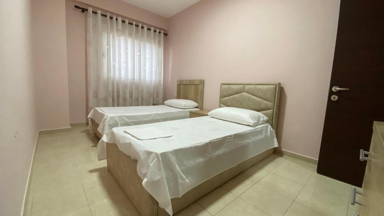 Ona'S Apartments Lushnje Luaran gambar